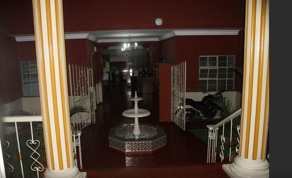 Hotel Colonial トルヒーリョ エクステリア 写真