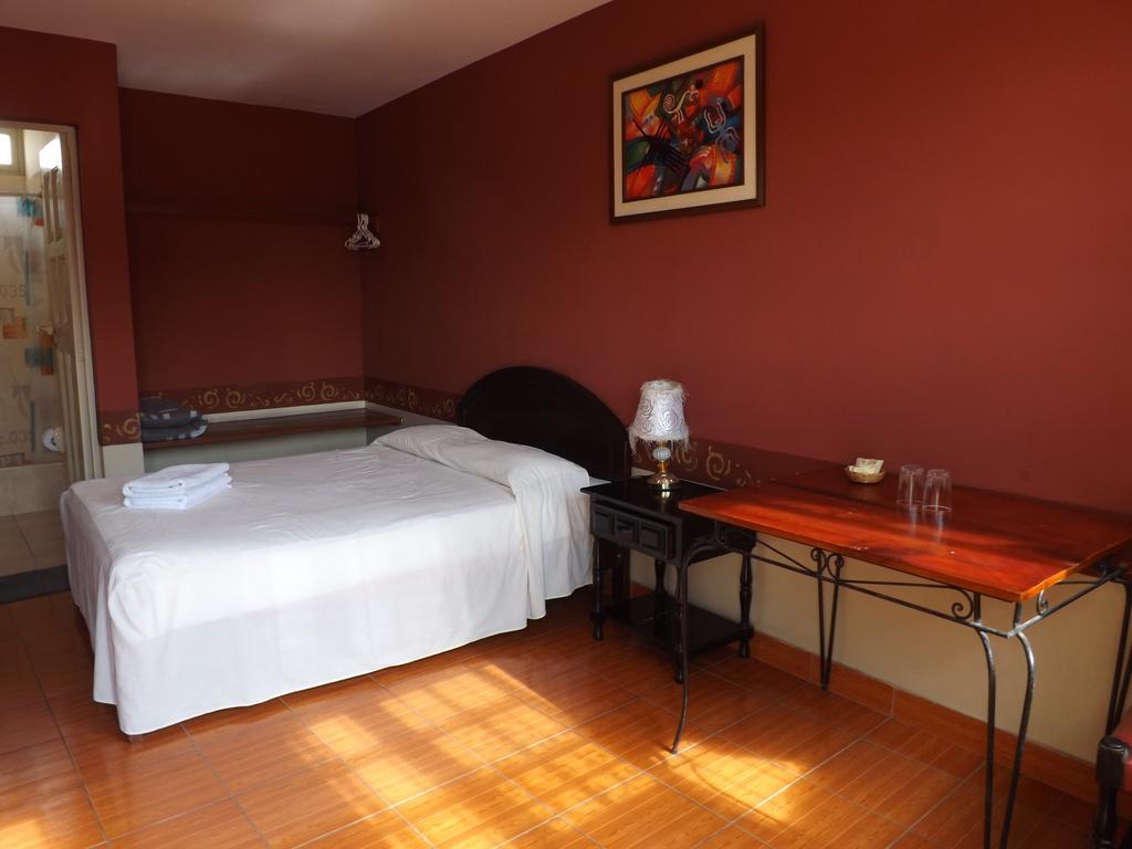 Hotel Colonial トルヒーリョ エクステリア 写真