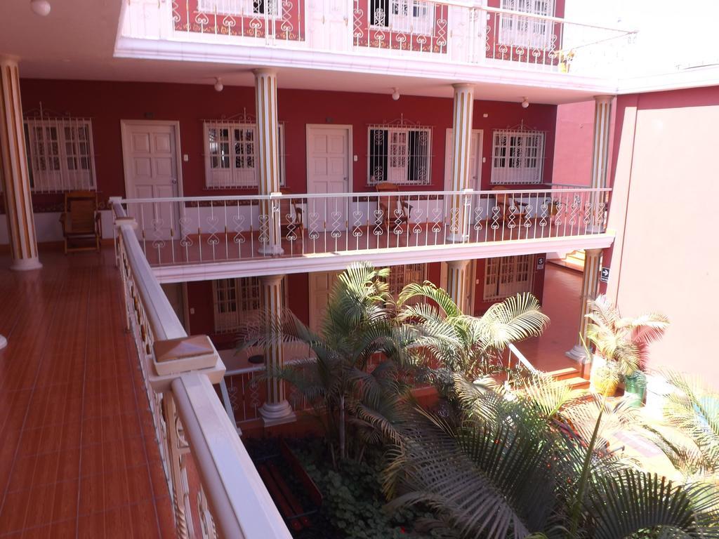 Hotel Colonial トルヒーリョ エクステリア 写真