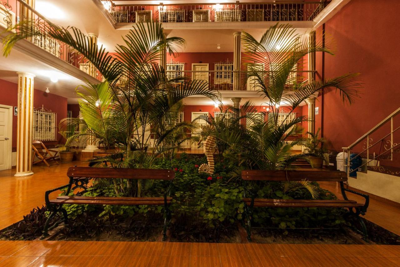 Hotel Colonial トルヒーリョ エクステリア 写真