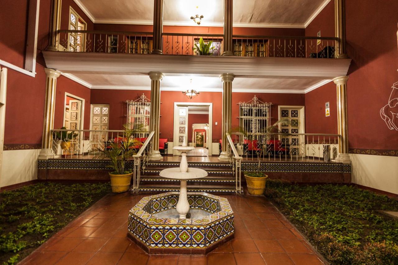 Hotel Colonial トルヒーリョ エクステリア 写真