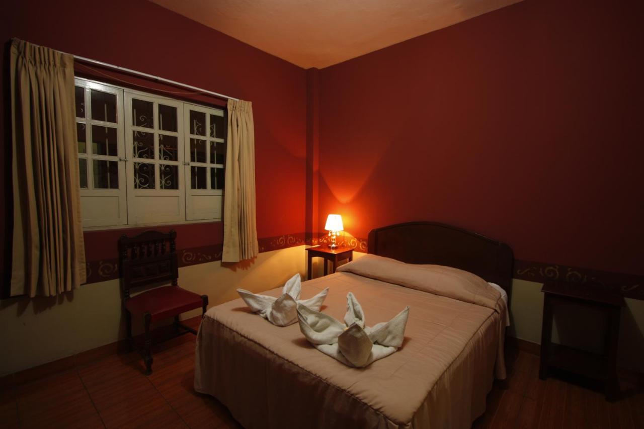 Hotel Colonial トルヒーリョ エクステリア 写真