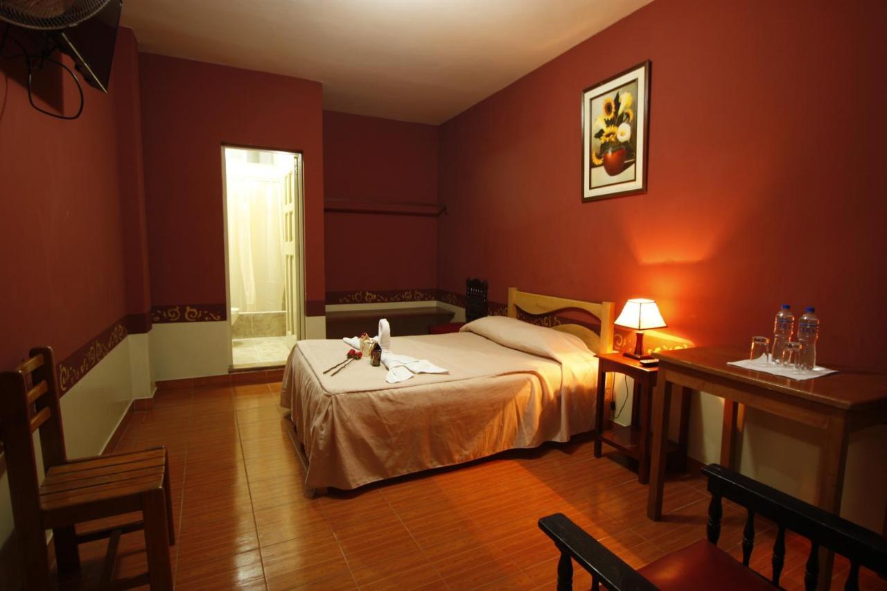 Hotel Colonial トルヒーリョ エクステリア 写真