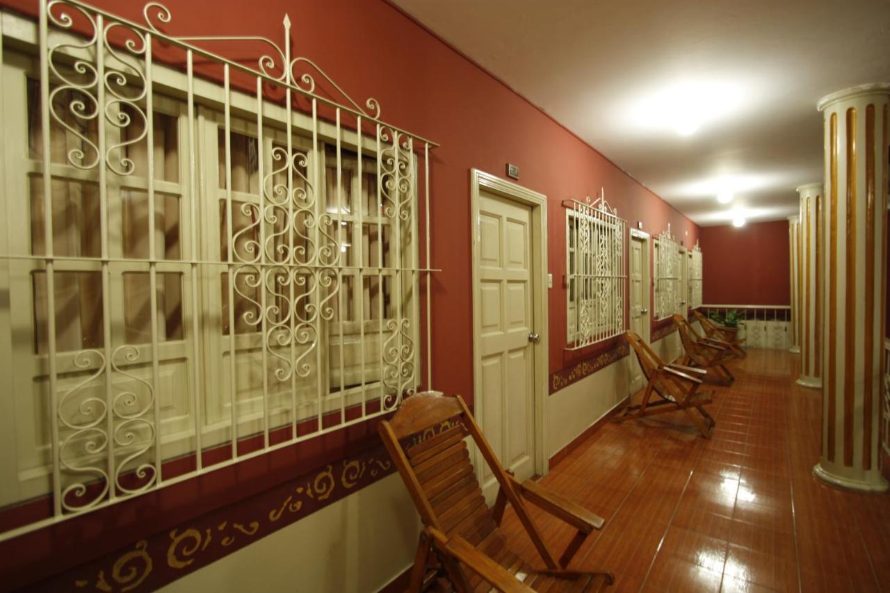 Hotel Colonial トルヒーリョ エクステリア 写真