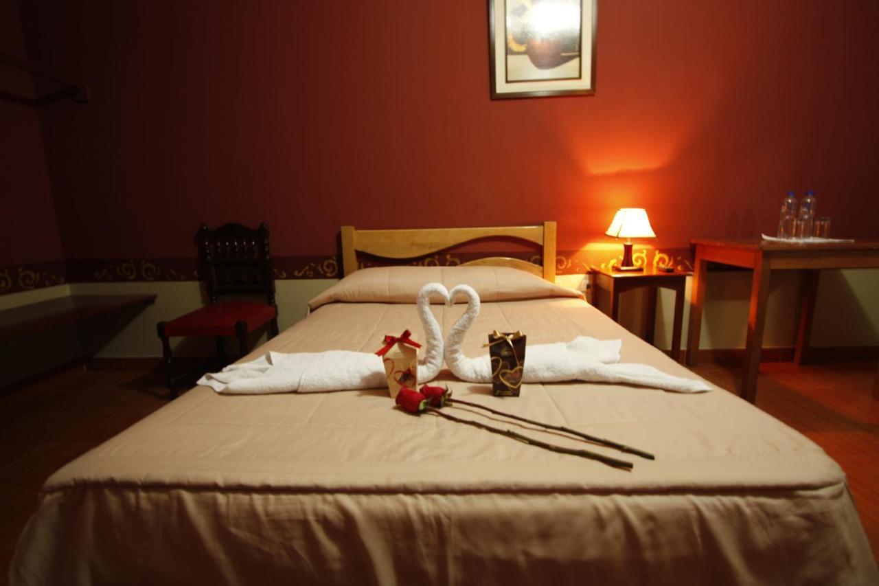 Hotel Colonial トルヒーリョ エクステリア 写真