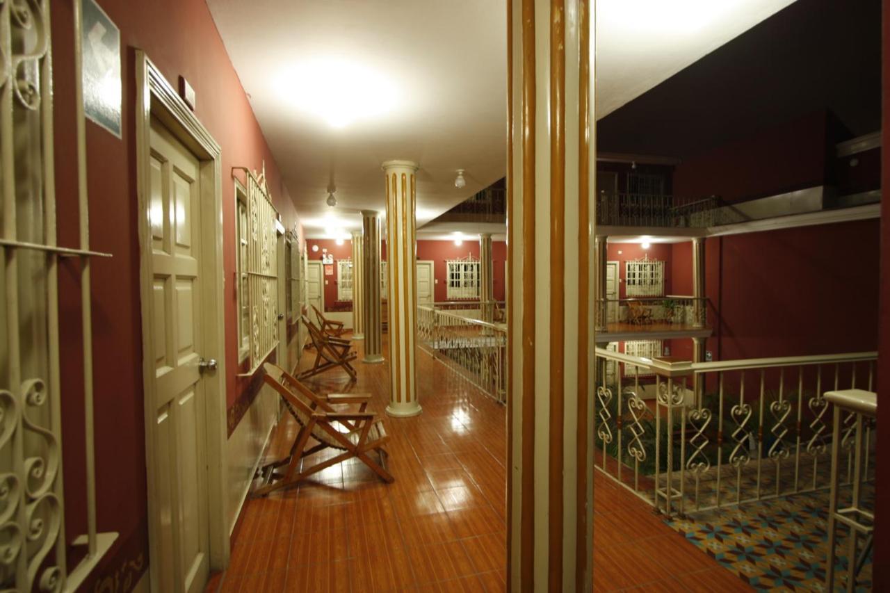 Hotel Colonial トルヒーリョ エクステリア 写真
