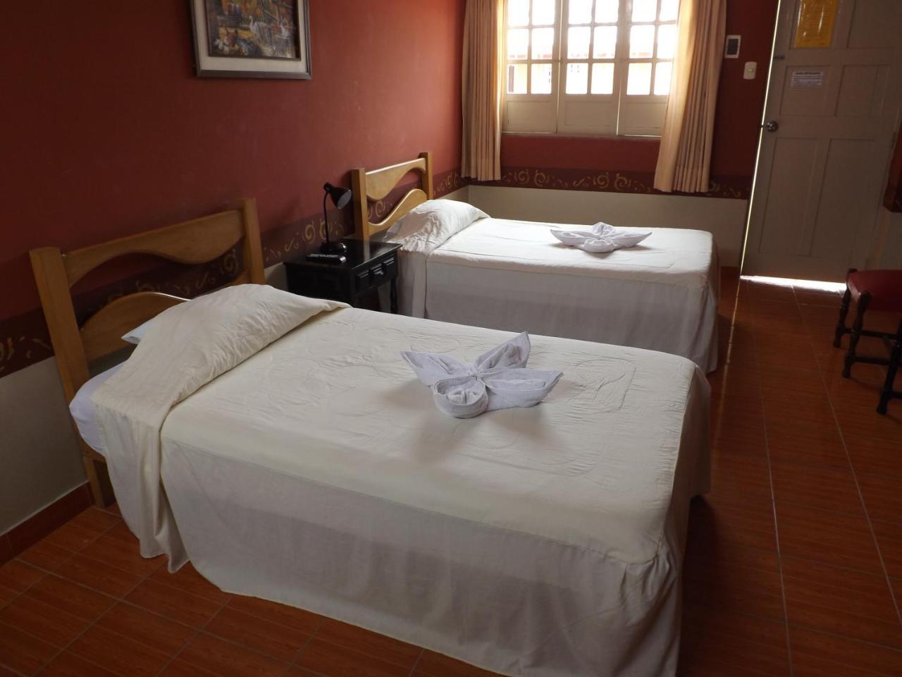 Hotel Colonial トルヒーリョ エクステリア 写真