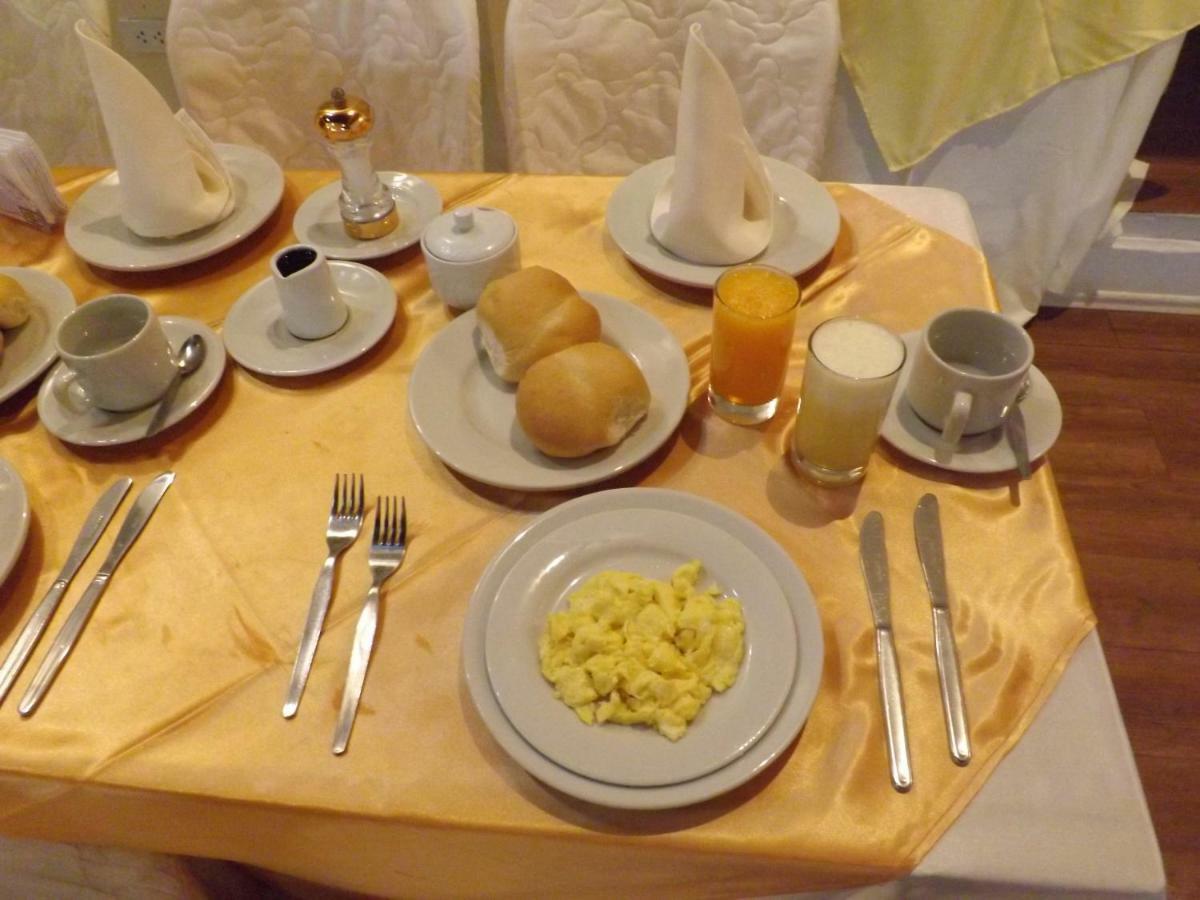 Hotel Colonial トルヒーリョ エクステリア 写真