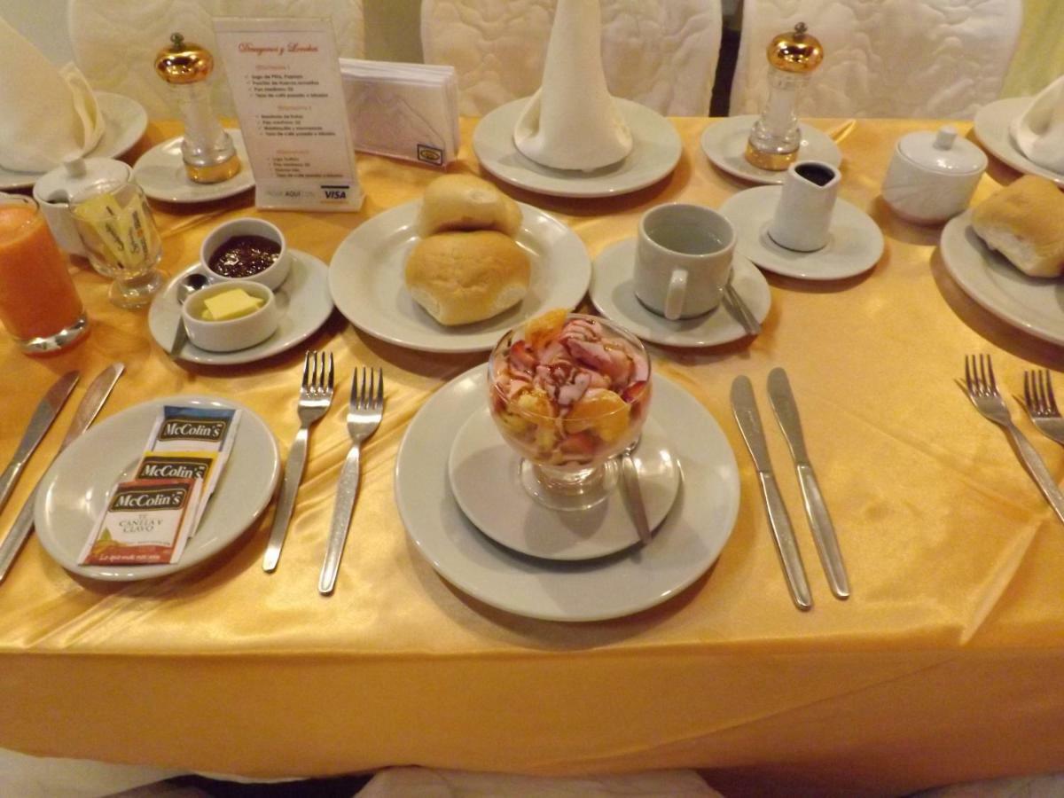 Hotel Colonial トルヒーリョ エクステリア 写真
