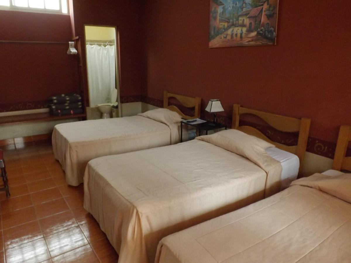 Hotel Colonial トルヒーリョ エクステリア 写真